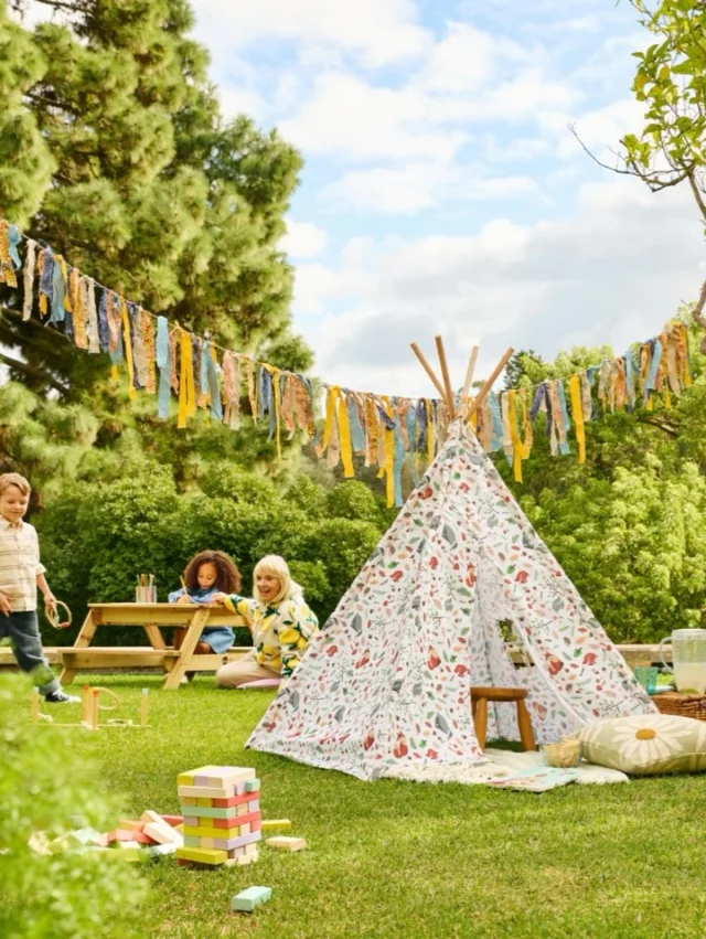 The British summer didn’t show up.

But we did. 🌧️📸
 
Three days. Multiple locations.
 
Our team delivered beautifully styled shots each crafted to hero the @dobbiesgardencentres brand and to really showcase ‘this is garden living,’ and that’s just the start:
 
🌿 80+ premium lifestyle assets for their ’25 Spring Summer campaign.
🎄 Their Christmas ’25 campaign? Wrapped and delivered too.
🤝 One happy client.
 
Here’s to our next project together. 🥂
 
#ThisIsGardenLiving #CreativeProduction #OnLocationShoot #ContentThatConverts #GardenRetail #SummerCampaign
#StyledToSell #LifestyleContent #RainOrShine #springcampaign